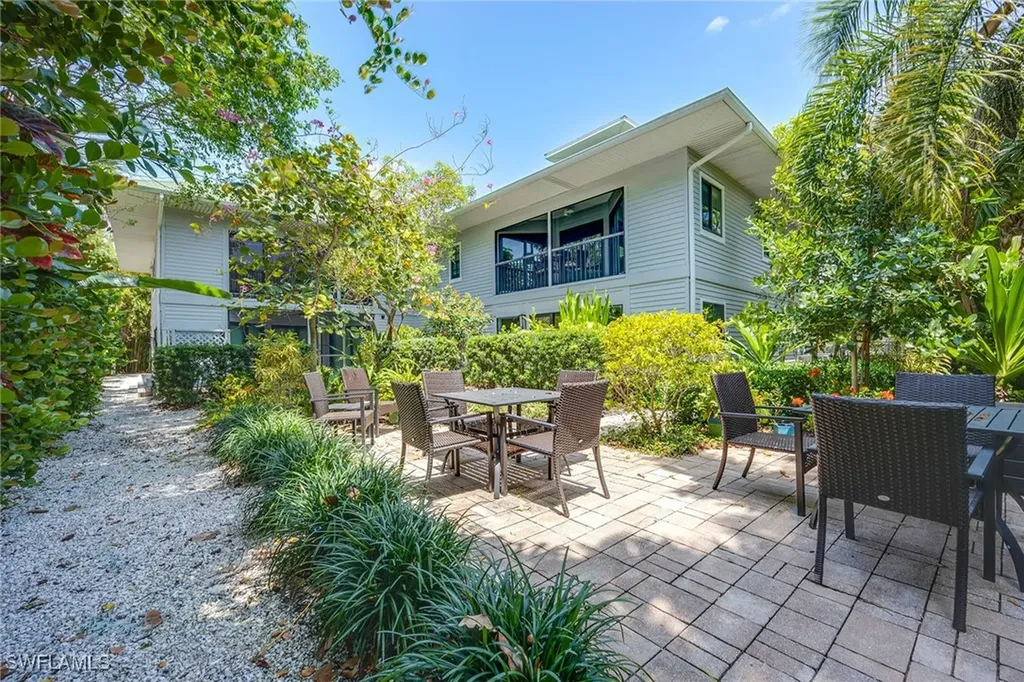 392 7th Avenue S Naples FL 34102