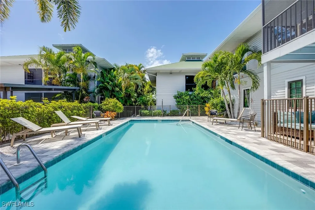 392 7th Avenue S Naples FL 34102