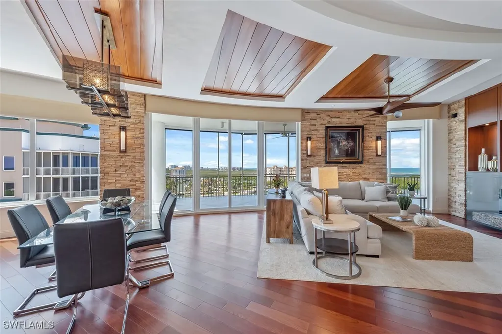 13675 Vanderbilt Drive Naples FL 34110