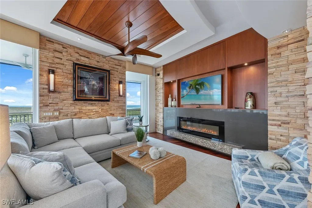 13675 Vanderbilt Drive Naples FL 34110