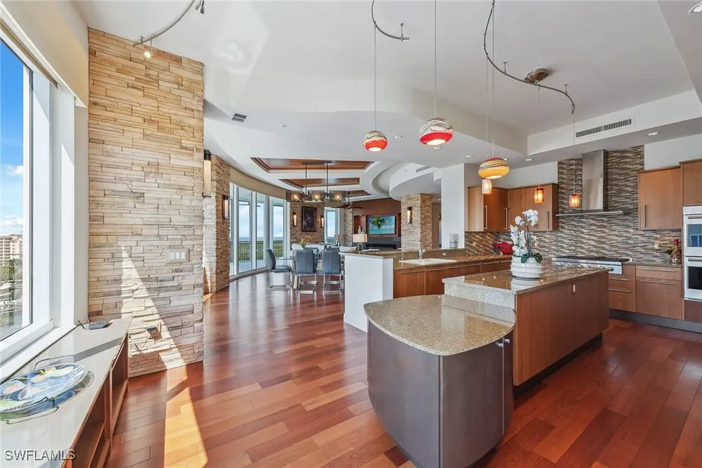 13675 Vanderbilt Drive Naples FL 34110