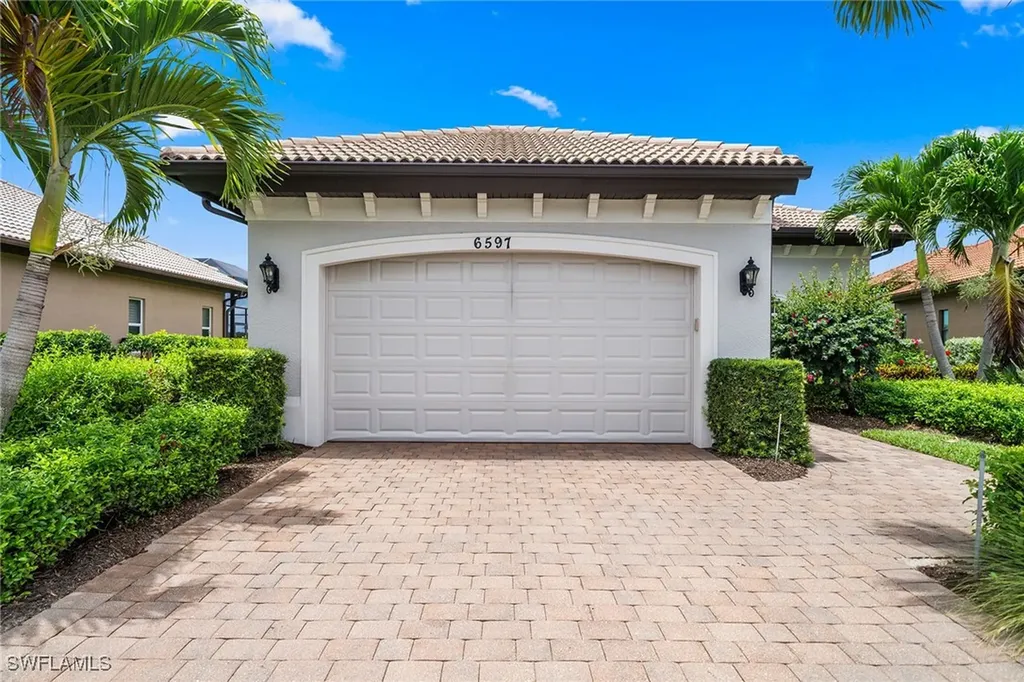6597 Caldecott Drive Naples FL 34113