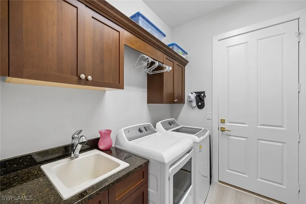 6597 Caldecott Drive Naples FL 34113