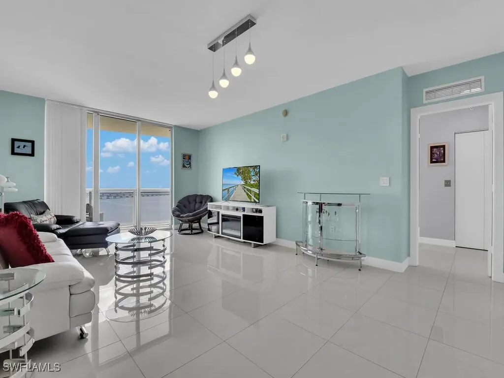 3000 Oasis Grand Boulevard Fort Myers FL 33916
