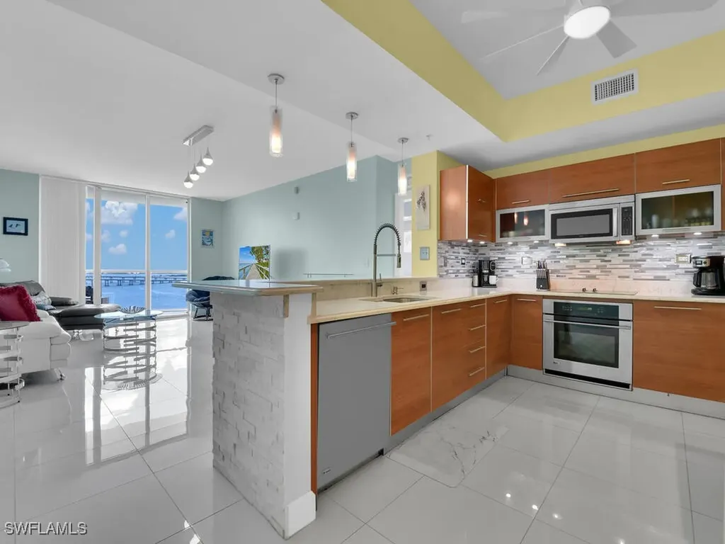 3000 Oasis Grand Boulevard Fort Myers FL 33916