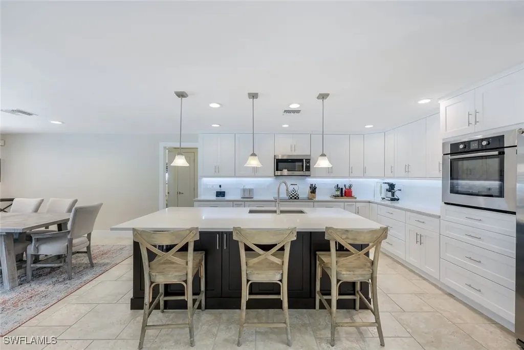 725 Old Trail Drive Naples FL 34103