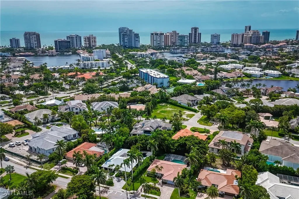 725 Old Trail Drive Naples FL 34103