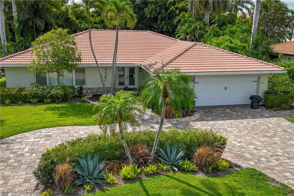 725 Old Trail Drive Naples FL 34103