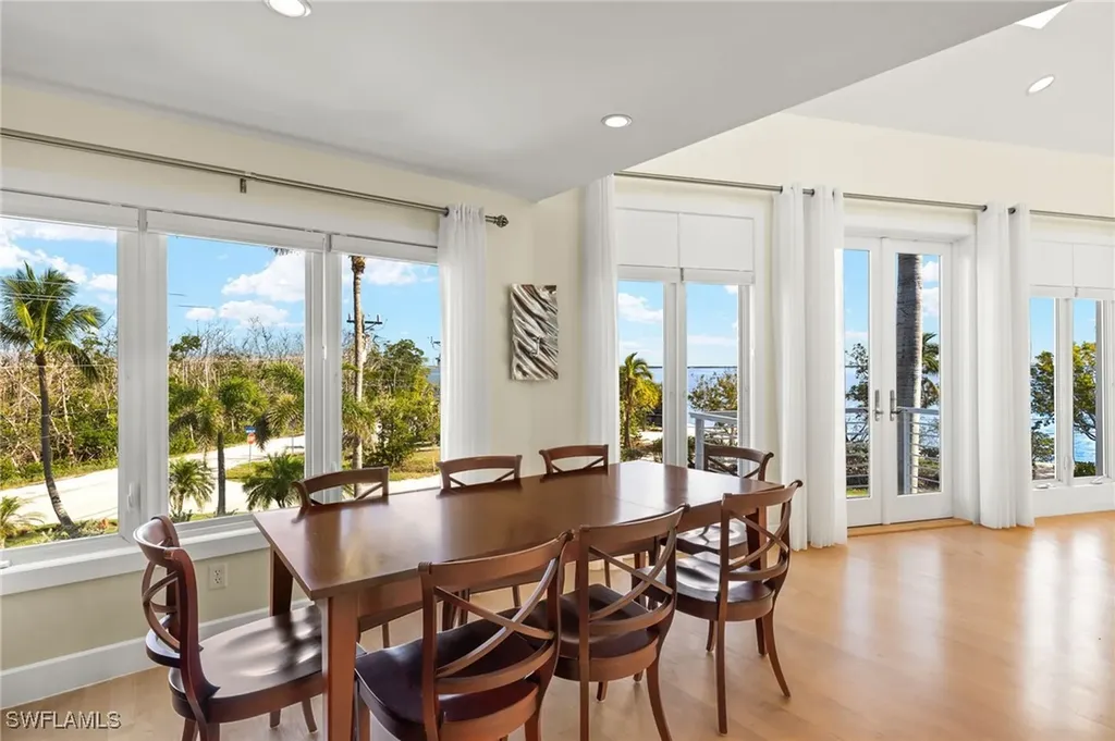 1581 San Carlos Bay Drive Sanibel FL 33957