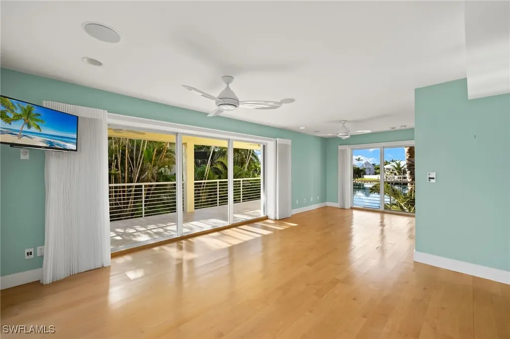 1581 San Carlos Bay Drive Sanibel FL 33957