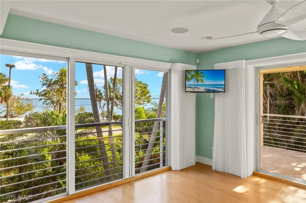 1581 San Carlos Bay Drive Sanibel FL 33957