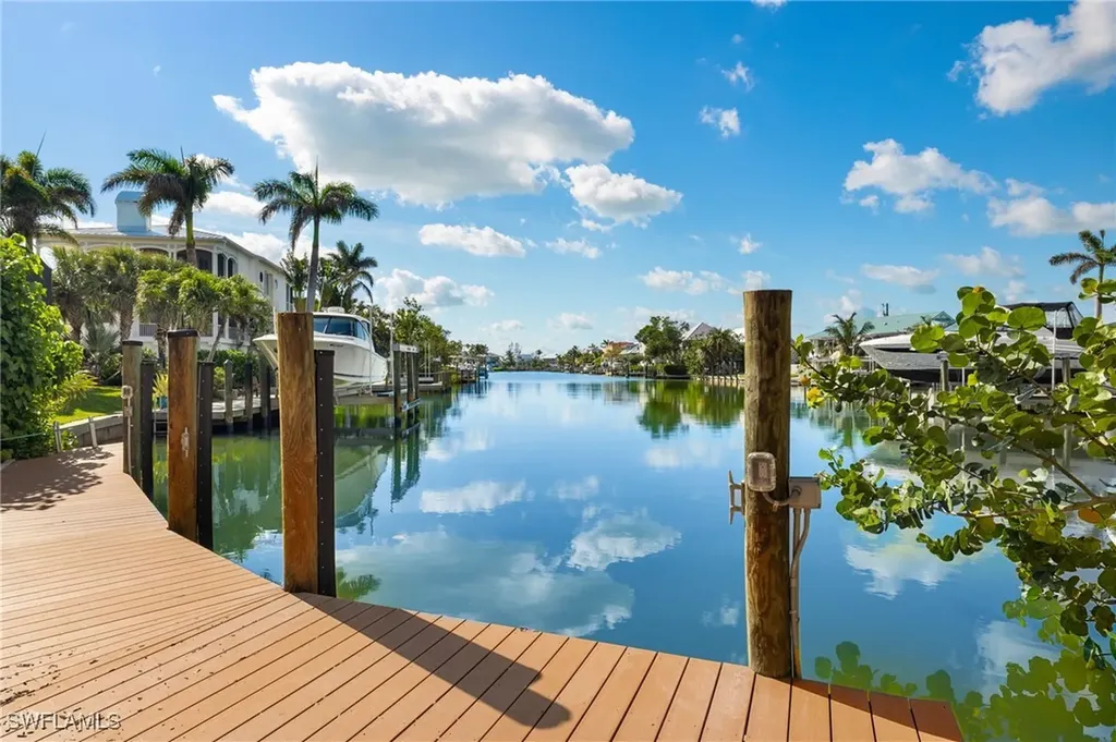 1581 San Carlos Bay Drive Sanibel FL 33957