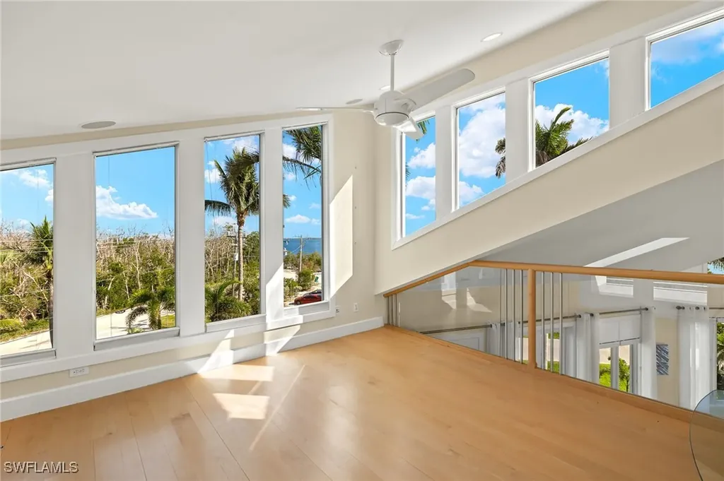 1581 San Carlos Bay Drive Sanibel FL 33957