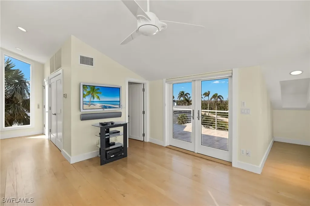 1581 San Carlos Bay Drive Sanibel FL 33957