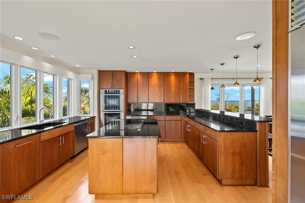 1581 San Carlos Bay Drive Sanibel FL 33957