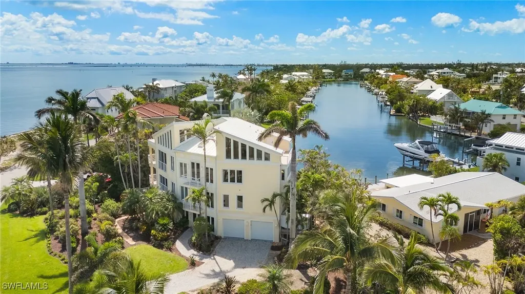 1581 San Carlos Bay Drive Sanibel FL 33957