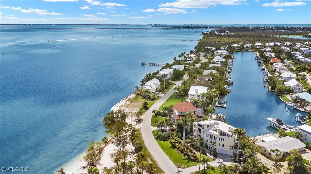 1581 San Carlos Bay Drive Sanibel FL 33957