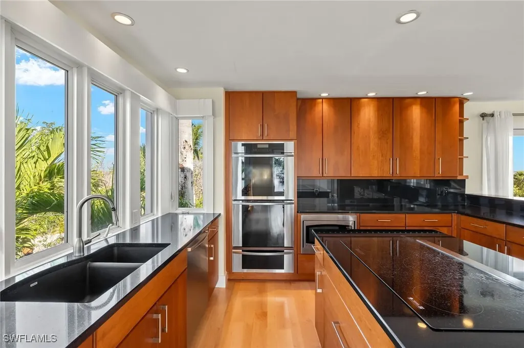 1581 San Carlos Bay Drive Sanibel FL 33957