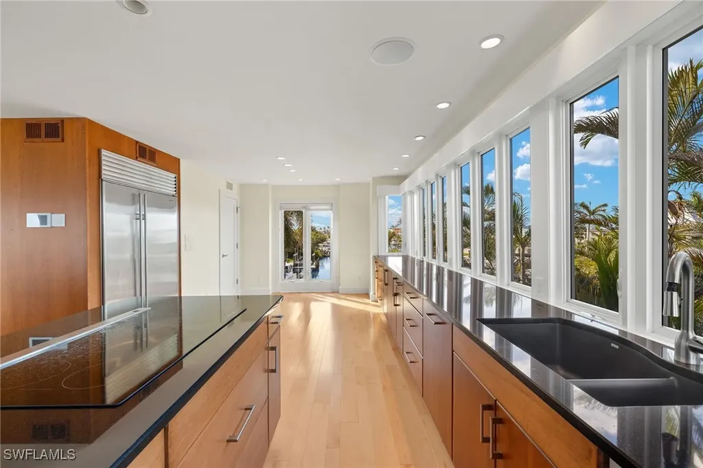 1581 San Carlos Bay Drive Sanibel FL 33957