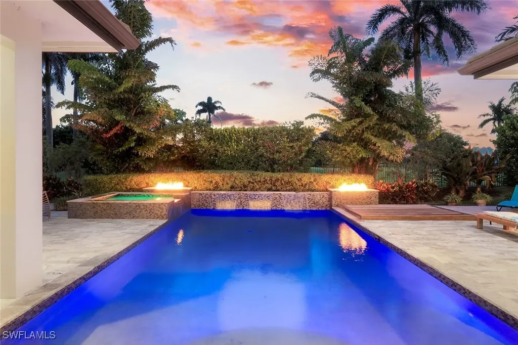 875 Wedge Drive Naples FL 34103