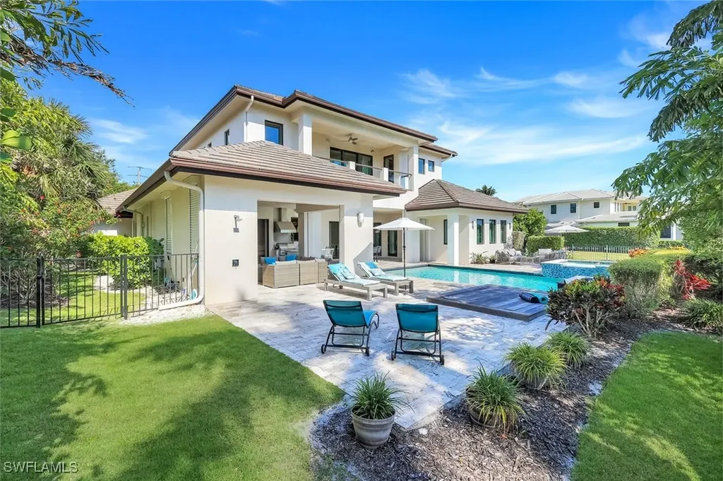 875 Wedge Drive Naples FL 34103