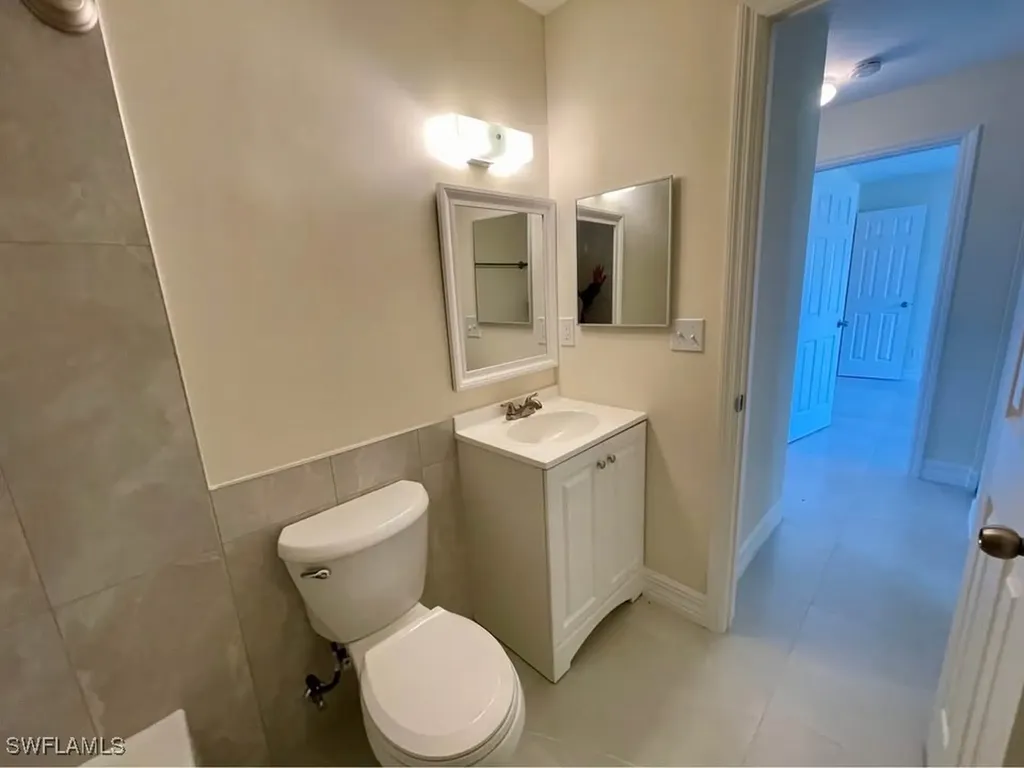 4052 Bayshore Drive Naples FL 34112