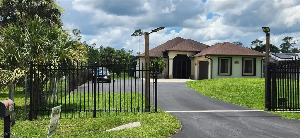 Naples FL, 3460 4TH Avenue NE