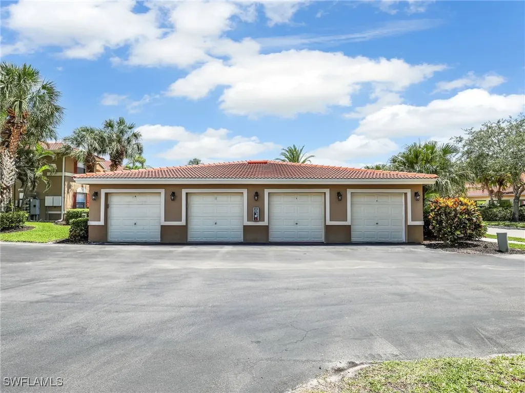 6670 Huntington Lakes Circle Naples FL 34119