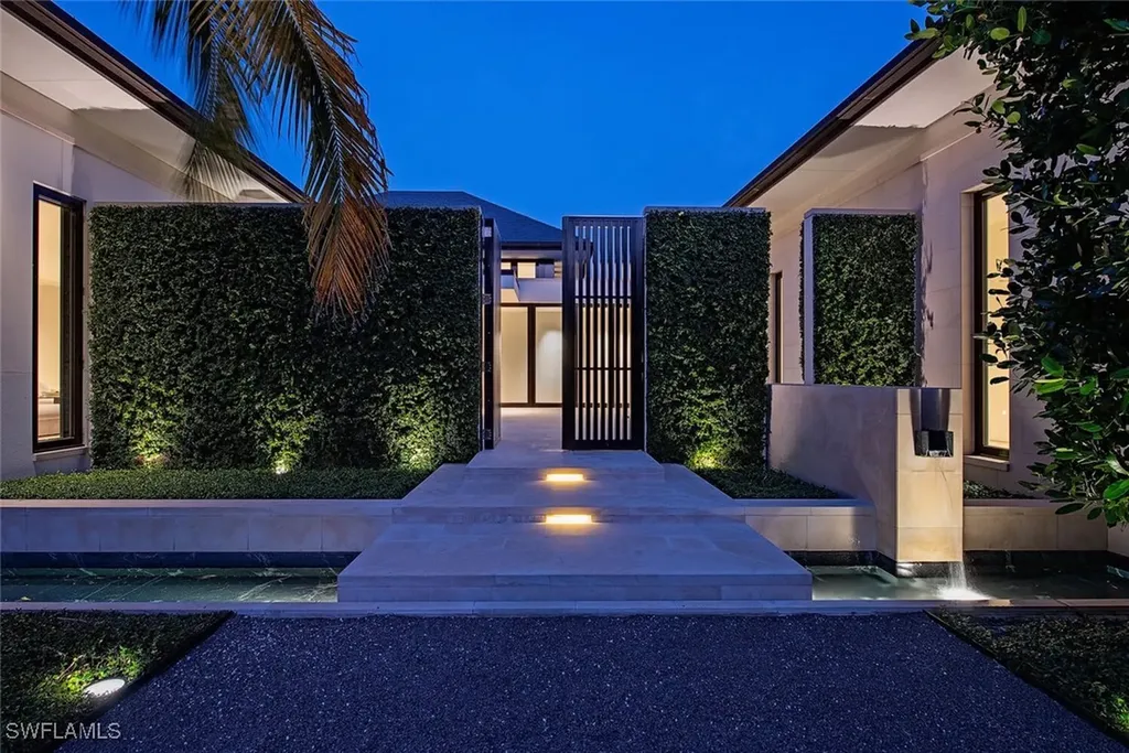 3655 Fort Charles Drive Naples FL 34102