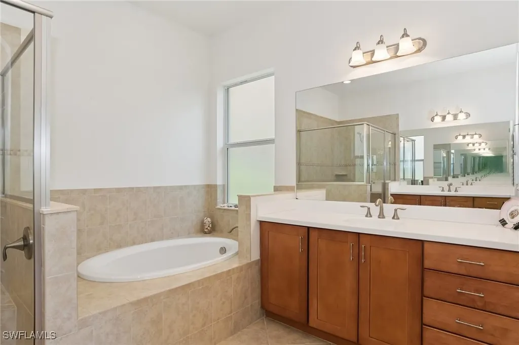 13484 Cambridge Lane Naples FL 34109