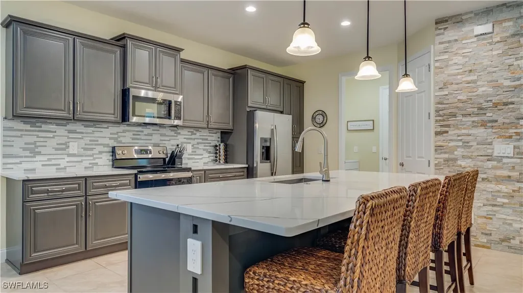 2541 SW 32nd Lane Cape Coral FL 33914