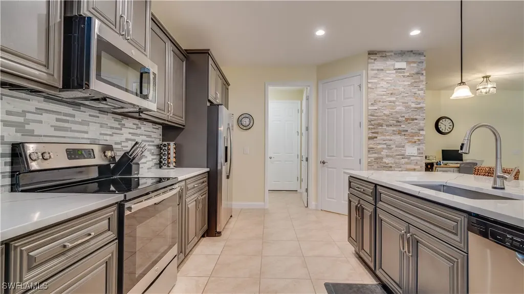 2541 SW 32nd Lane Cape Coral FL 33914