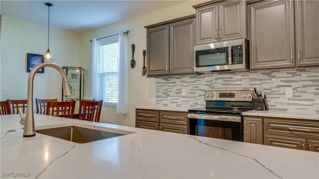 2541 SW 32nd Lane Cape Coral FL 33914