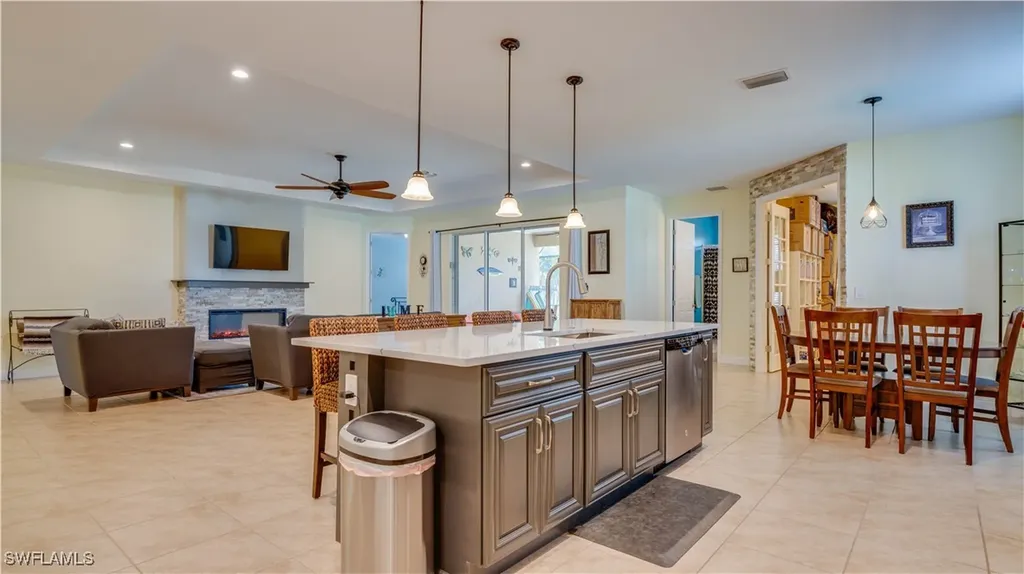 2541 SW 32nd Lane Cape Coral FL 33914