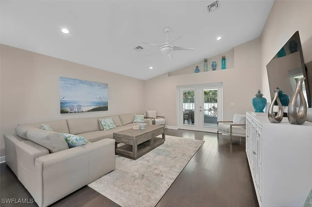 607 92nd Avenue N Naples FL 34108