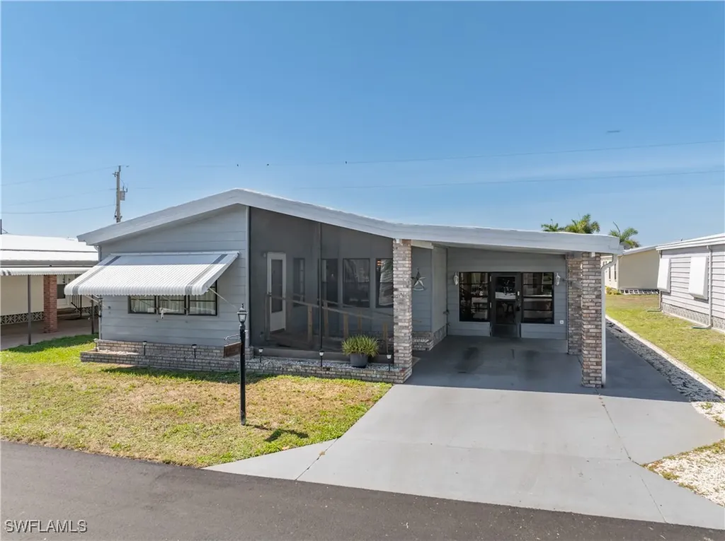 9245 Caloosa Drive North Fort Myers FL 33903