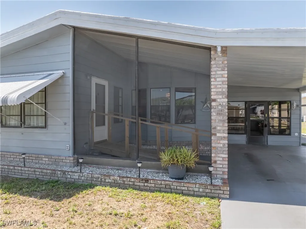 9245 Caloosa Drive North Fort Myers FL 33903