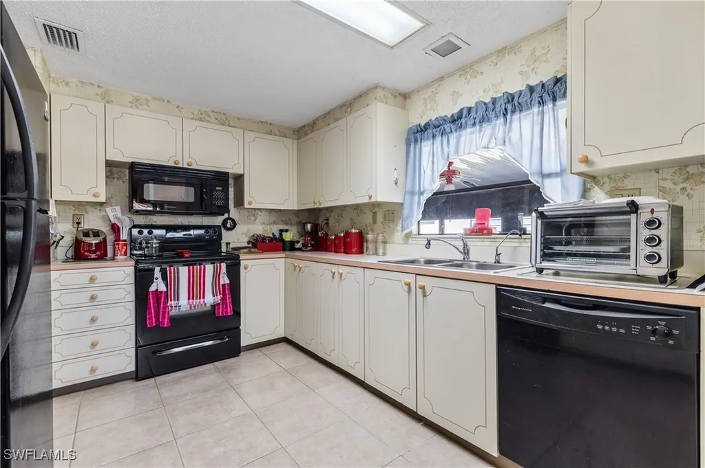 9245 Caloosa Drive North Fort Myers FL 33903