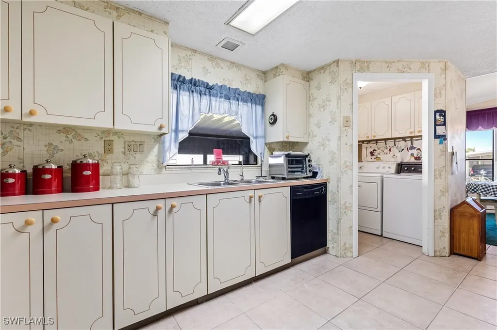 9245 Caloosa Drive North Fort Myers FL 33903