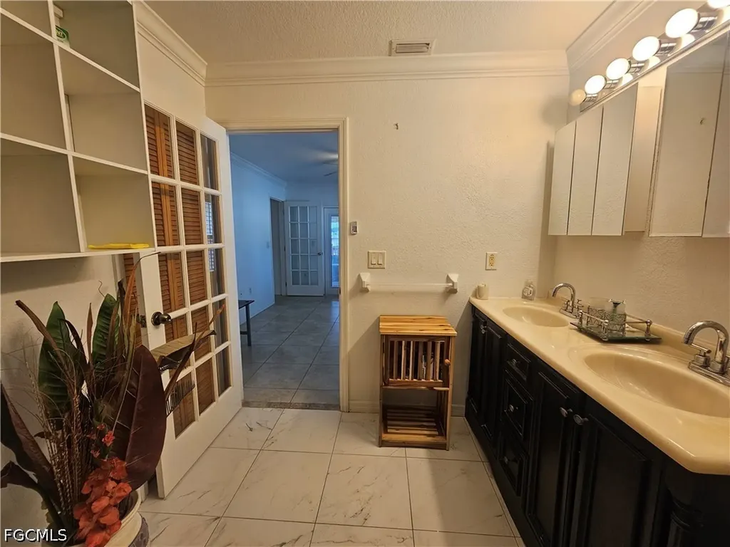 3903 1st Street SW Lehigh Acres FL 33976