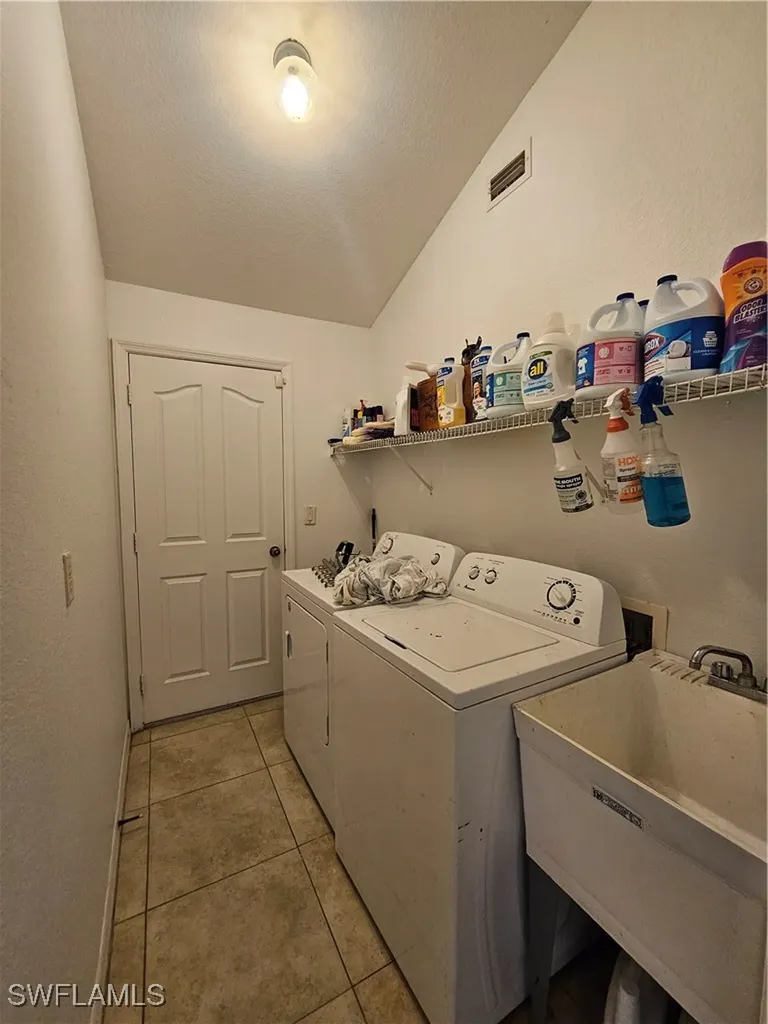 3903 1st Street SW Lehigh Acres FL 33976
