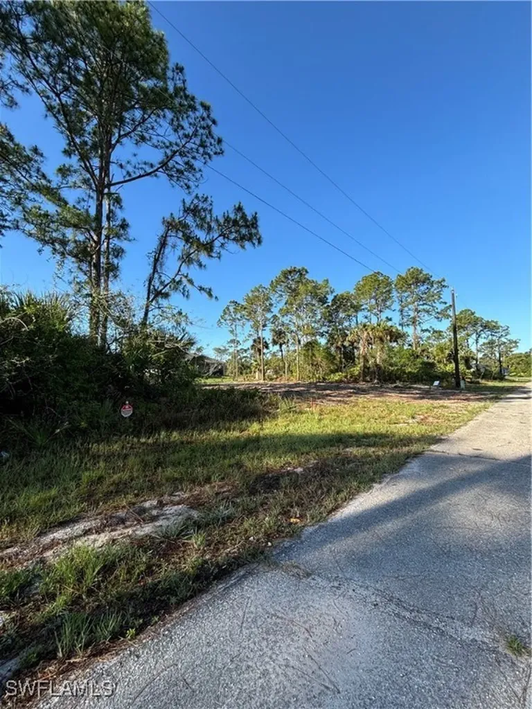 411 Thames Avenue Labelle FL 33935