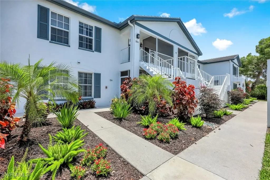 832 Tanbark Drive Naples FL 34108