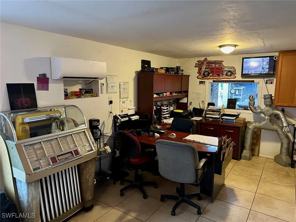 1002 SE 9th Street Cape Coral FL 33990