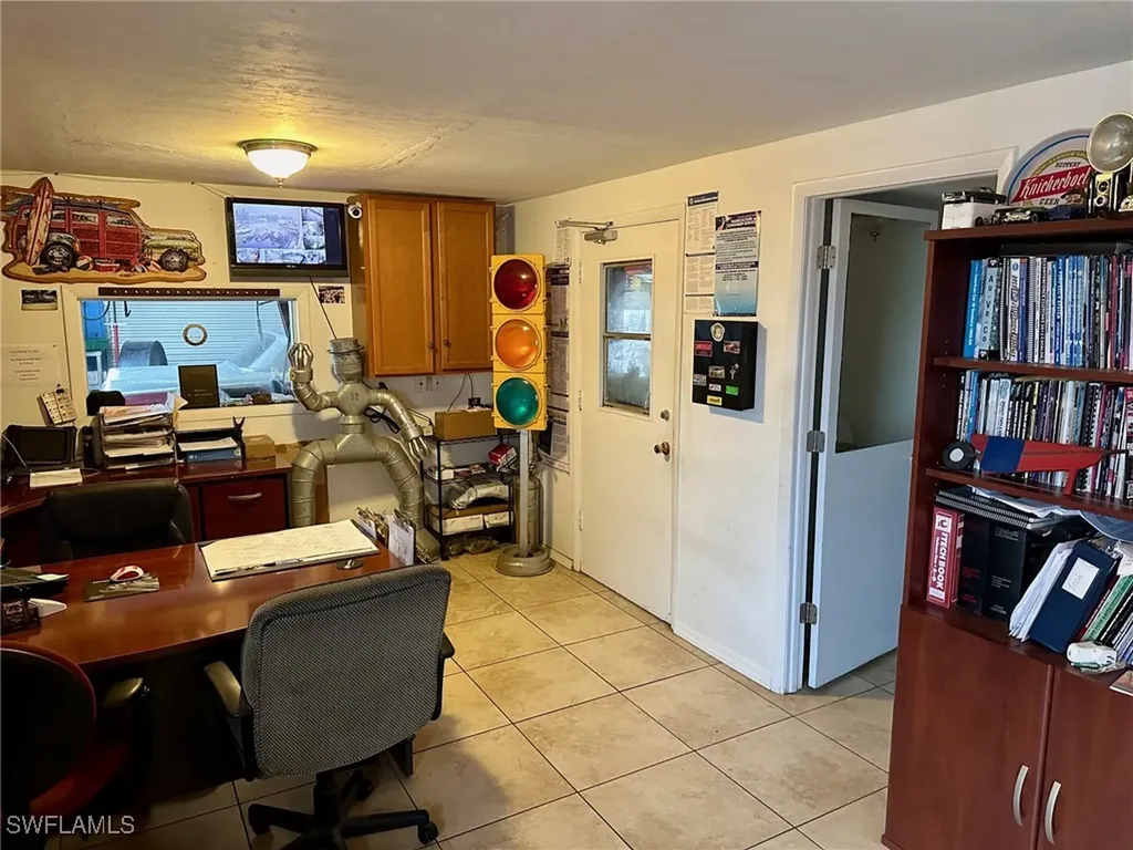 1002 SE 9th Street Cape Coral FL 33990