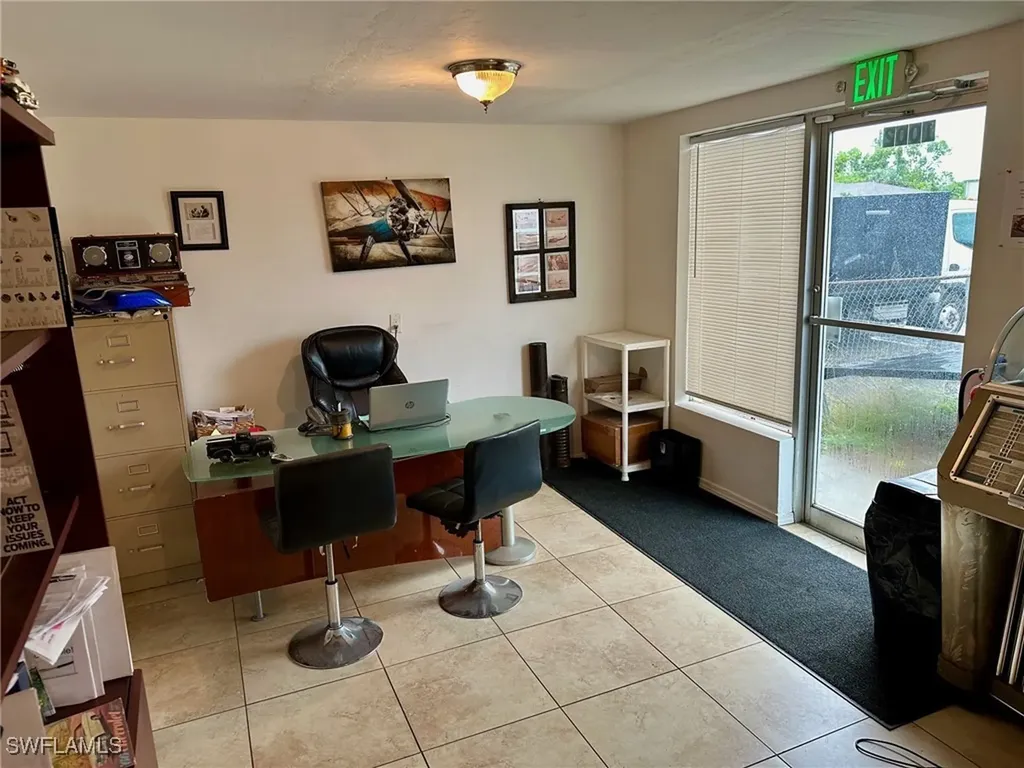 1002 SE 9th Street Cape Coral FL 33990