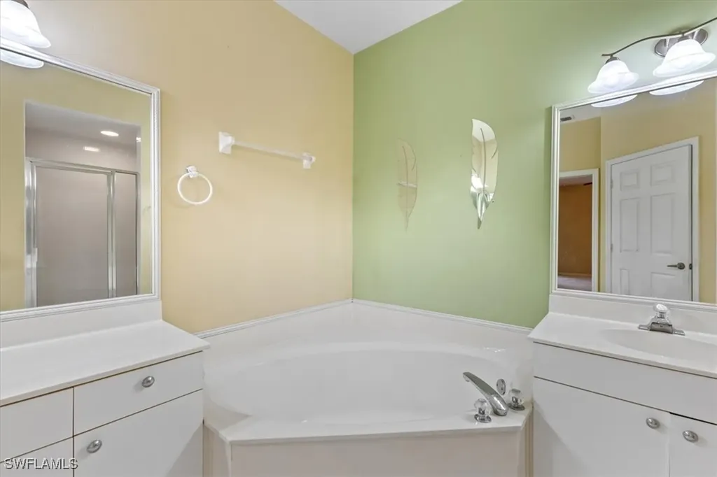 2005 Crestview Way Naples FL 34119