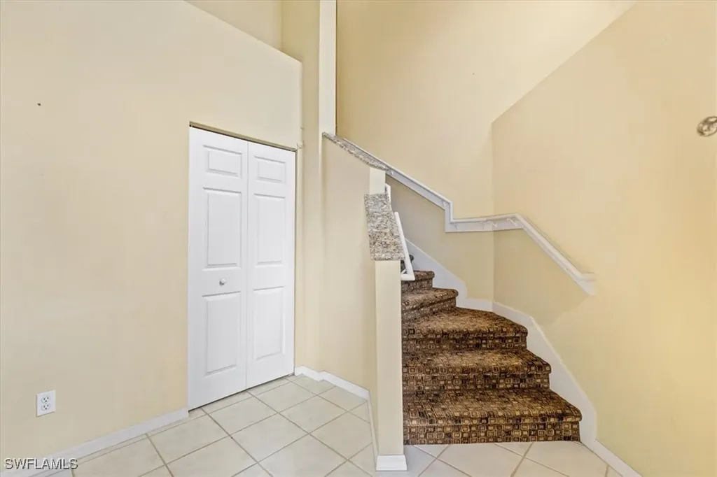 2005 Crestview Way Naples FL 34119