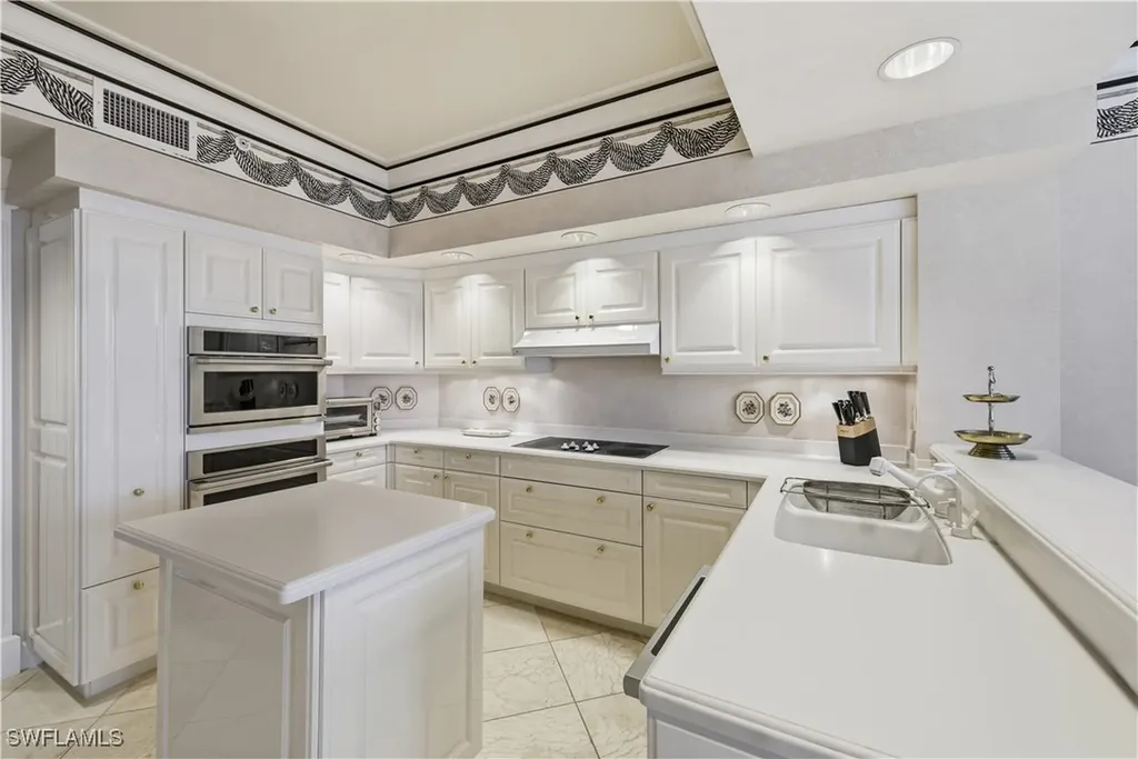 8990 Bay Colony Drive Naples FL 34108