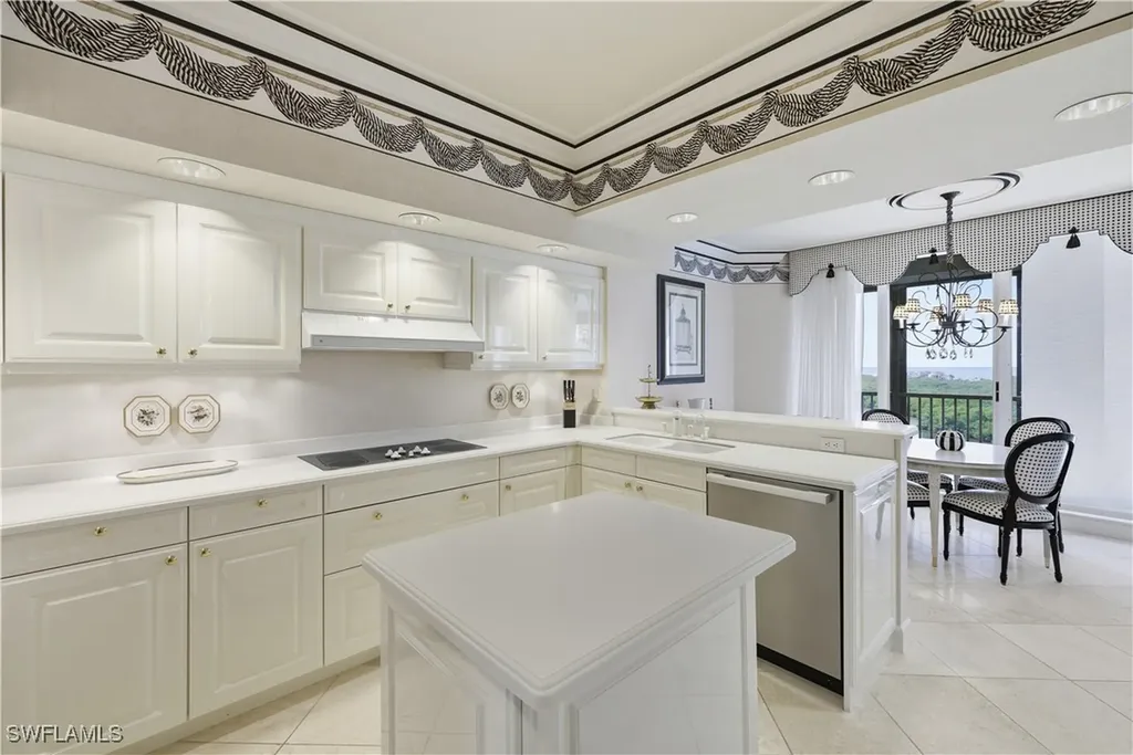 8990 Bay Colony Drive Naples FL 34108